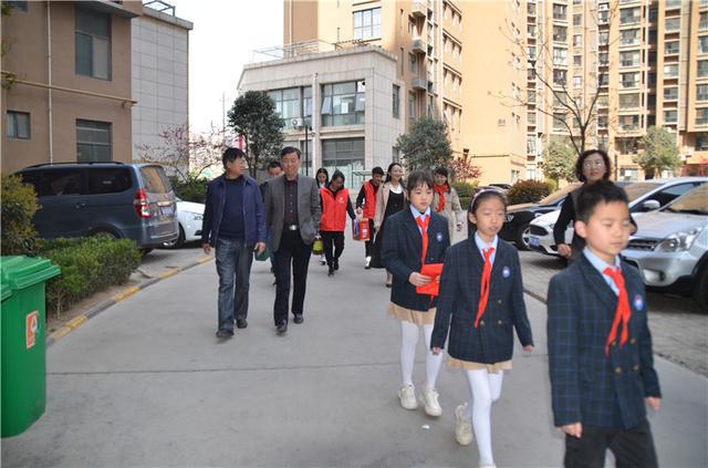 扣好人生第一粒扣子 铜川市未成年人保护中心携手朝阳中心小学开展主题活动